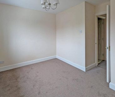 2 bedroom end of terrace house to rent - Photo 2