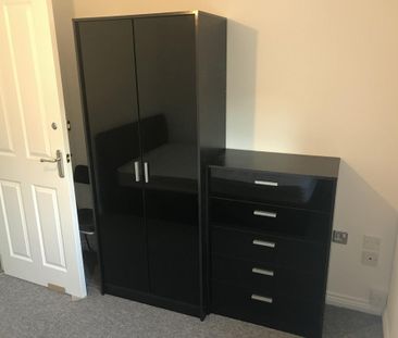 1 bedroom in a house share to rent - Photo 2