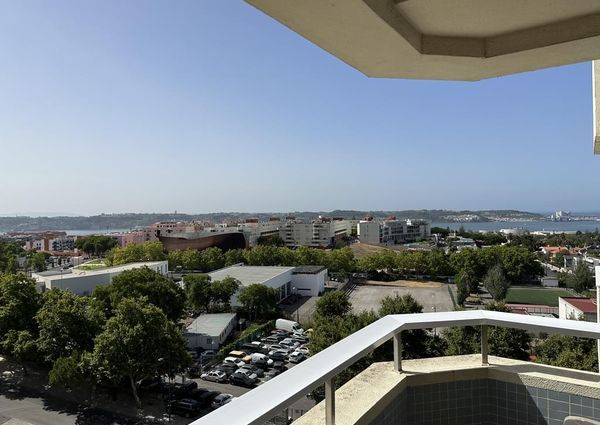 4 Bedroom Apartment with a view, Restelo, Lisboa