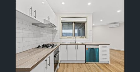 Stylish & spacious three bedroom home - Photo 2