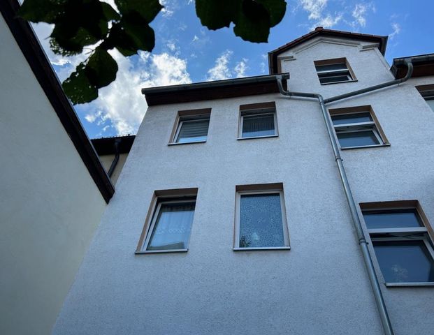 Gemütliche Dachgeschosswohnung mit Sichtbalken zu vermieten! - Photo 1