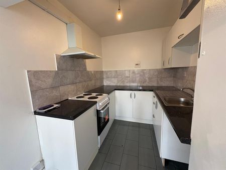 3 bed flat to rent in Trinity Avenue, Northampton, NN2 - Photo 3