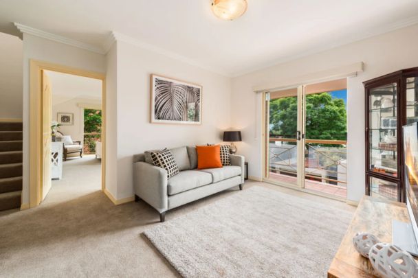 Spacious 4-Bedroom Townhouse in Prestigious Neutral Bay - Photo 1