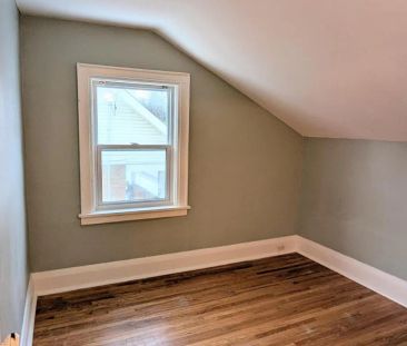 164 CENTRE STREET N - Photo 1