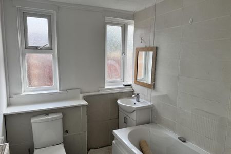 2 bedroom detached bungalow to rent - Photo 5