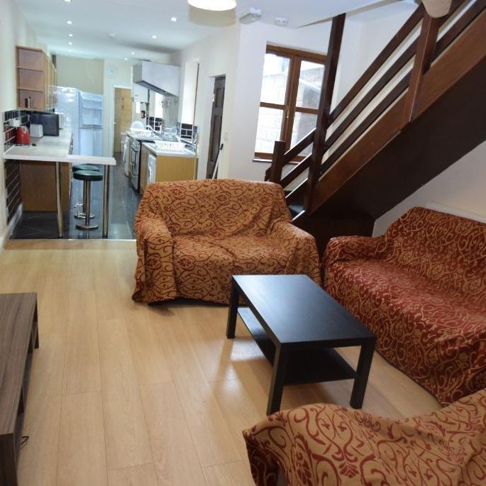 6 bedroom terraced house to rent - Photo 1