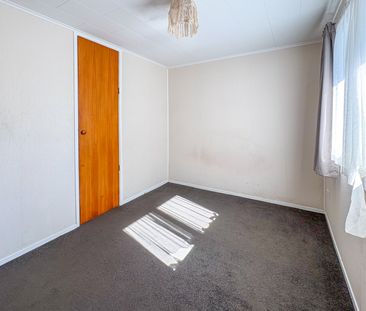 Two Bedroom Unit in Prime Central Location! Victoria - Photo 2