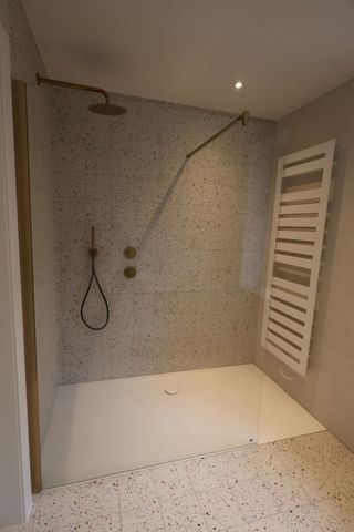 Een ruime gerenoveerde woning met 4 slaapkamers. - Foto 5