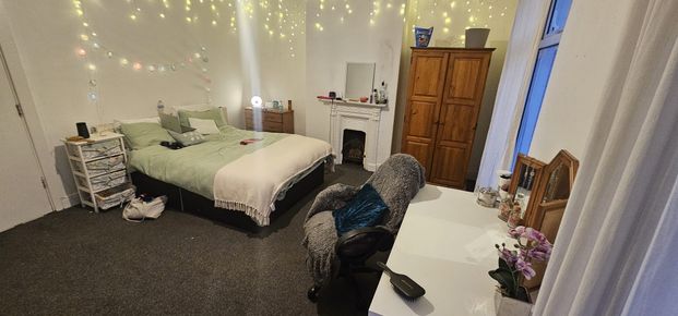 5 Bed - 10 Hessle Terrace, Hyde Park, Leeds - LS6 1EQ - Student - Photo 1