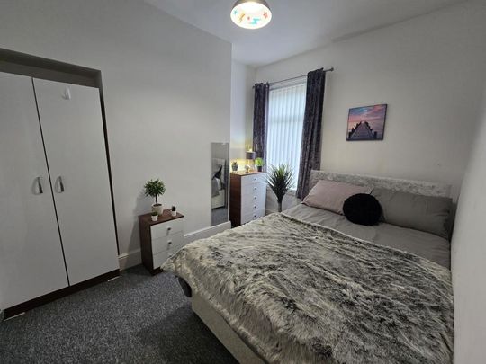 1 bedroom in a house share to rent - Photo 1