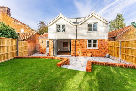 3 bedroom detached house to rent - Photo 3