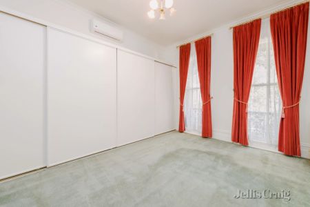 5 Bed, 2 Bath - Photo 3