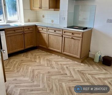 1 bedroom in a house share to rent - Photo 3