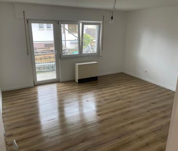 3-Zimmer Hochparterre-Wohnung renoviert mit großzügigem Schnitt - Foto 1