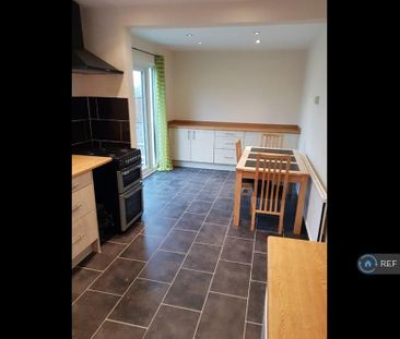 3 bedroom terraced house to rent - Photo 2