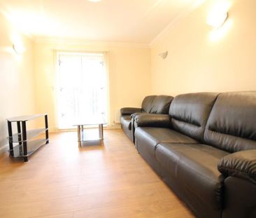 Hatton Road, Feltham - Photo 1