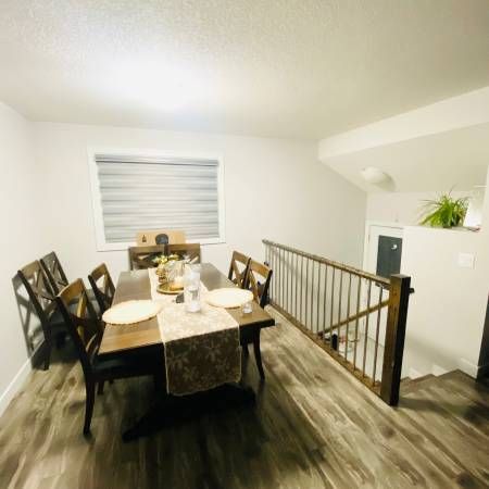 3bed+2bath upper level house - Photo 1