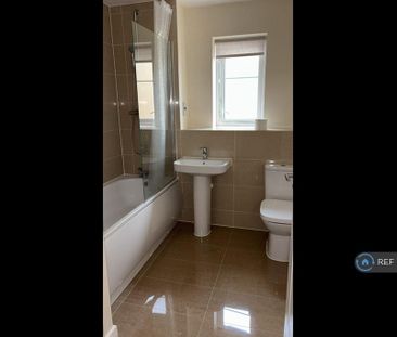 4 bedroom semi-detached house to rent - Photo 4