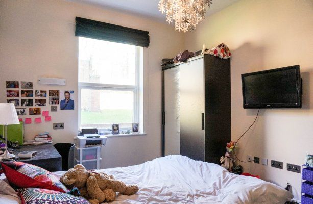 2 Bedrooms Flat 4, 16 Ash Grove, Leeds - Photo 1