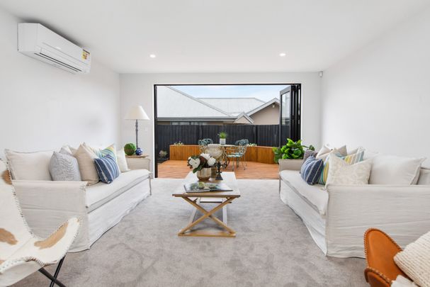 Near new 3 Bedroom townhouse - Photo 1