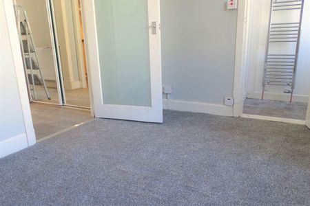 1 Bed Flat - Photo 4