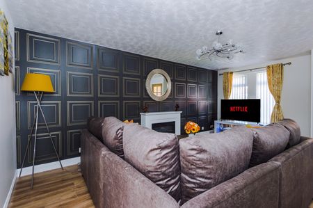 4 Bed Semi-Detached House, Ward Street, M40 - Photo 3