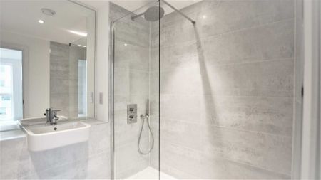 Price £2,400 pcm - Available 12/07/2025 - Unfurnished - Photo 5