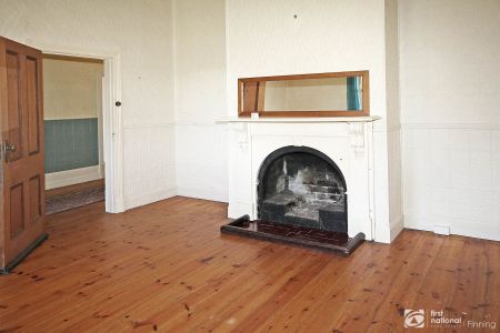 Character home on 1 acre! - Photo 2