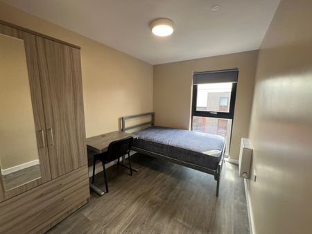 6 Bed Flat, Hepburn Court A, BS2 - Photo 2