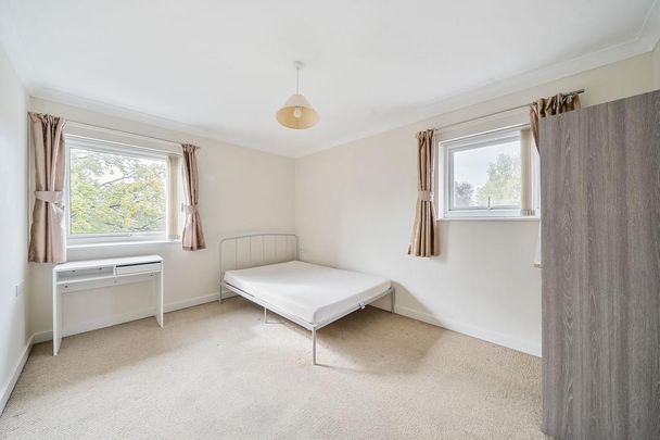 3 bedroom flat to rent - Photo 1