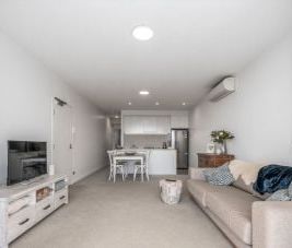 Contemporary 1-Bedroom Apartment ! - Photo 1