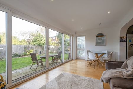 4 bedroom detached house to rent - Photo 5