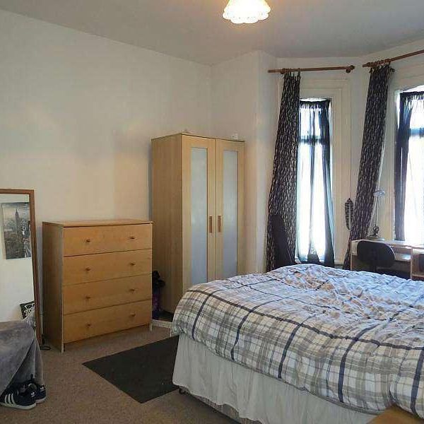 Bedroom Detached House In Winton, BH8 - Photo 1