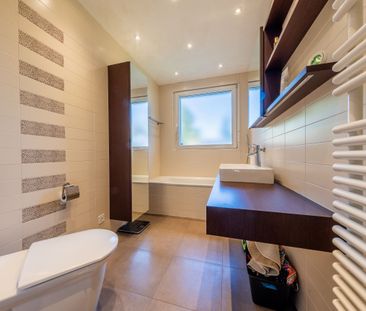 Magnifique villa 6p / 4 CHB + bureau / Jardin avec piscine - Photo 3