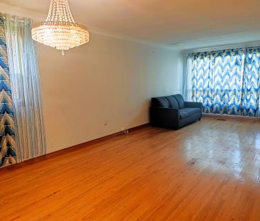 For Lease - 176 Conlins Road Unit# Main, Toronto, Ontario - Photo 2