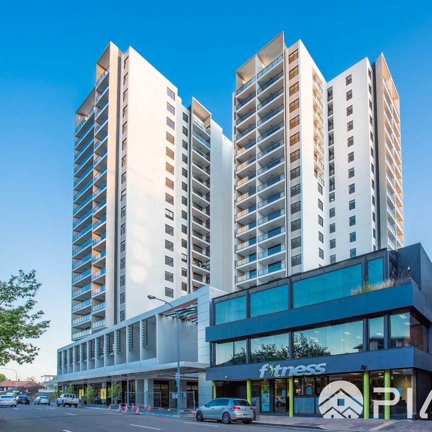 Modern and spacious apartment, located in one of Parramatta's premier residential district - Photo 1