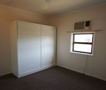 Conveniently located high-set 4 bedroom home. - Photo 1