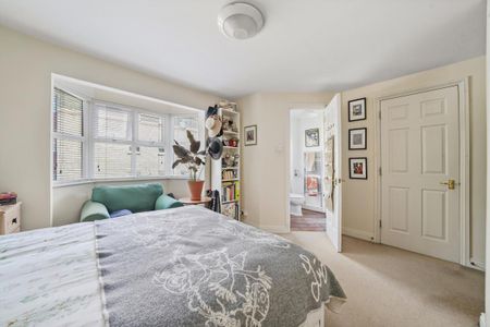 2 bedroom flat in Putney - Photo 3