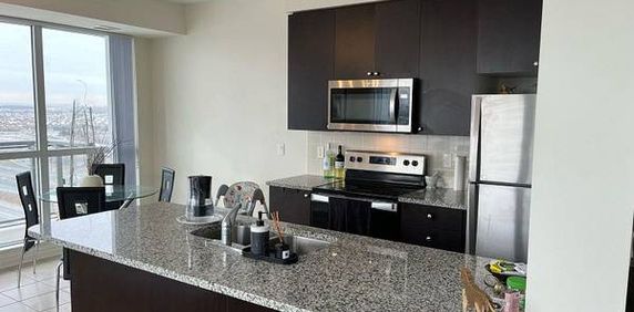 Rathburn/Confederation Modern 2Bdrm +Den Lrg Bdrms +Windows - Photo 2