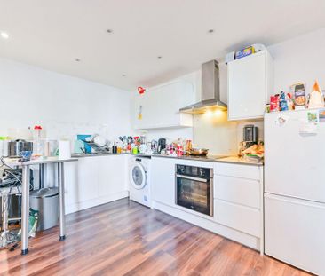 3 bedroom flat to rent - Photo 6