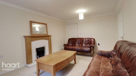 1 bedroom in a house share to rent - Photo 2