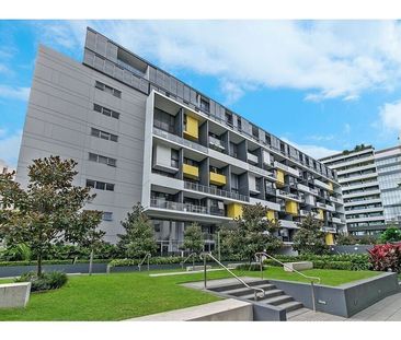 Luxury 2 Bedroom Apartment with fully furnished - Photo 1