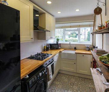 3 bedroom maisonette to rent - Photo 2