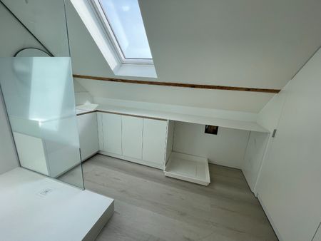 Exclusief één slaapkamer DAK-APPARTEMENT met ruim terras en openlucht autostandplaats - Photo 2