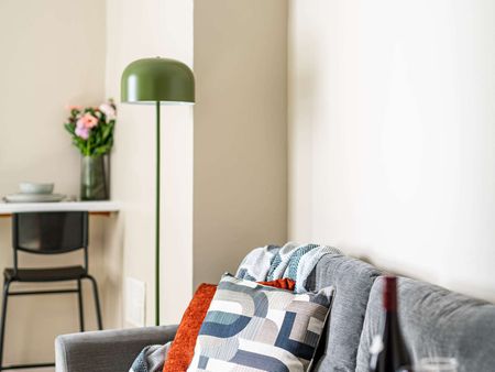 Filton Avenue Room 4-1st floor front large room - Photo 3