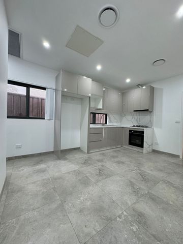 Brand New Modern&comma; Spacious 1 Bedroom Granny Flat&excl; - Photo 2