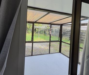 Waikanae - 3 Bedrooms - Photo 6