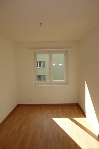 Zentral gelegene Wohnung mit grossem Balkon - Foto 4