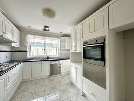 Spacious Family Living in a Prime Seabrook Location - Photo 5