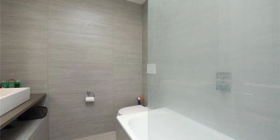 3 bedroom flat in London - Photo 3